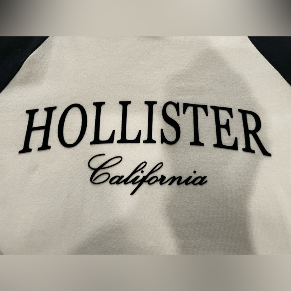 Hollister Black and White Raglan Top - Picture 4 of 10